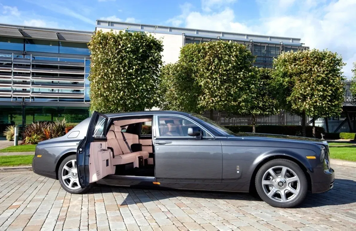 Rolls Royce Phantom Basic 2021 rental dubai