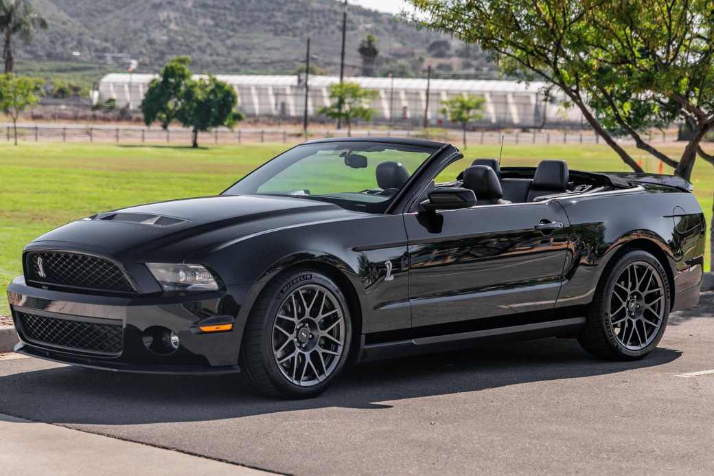 Ford Mustang Shelby GT500 Convertible V8 Basic 2022 rental dubai