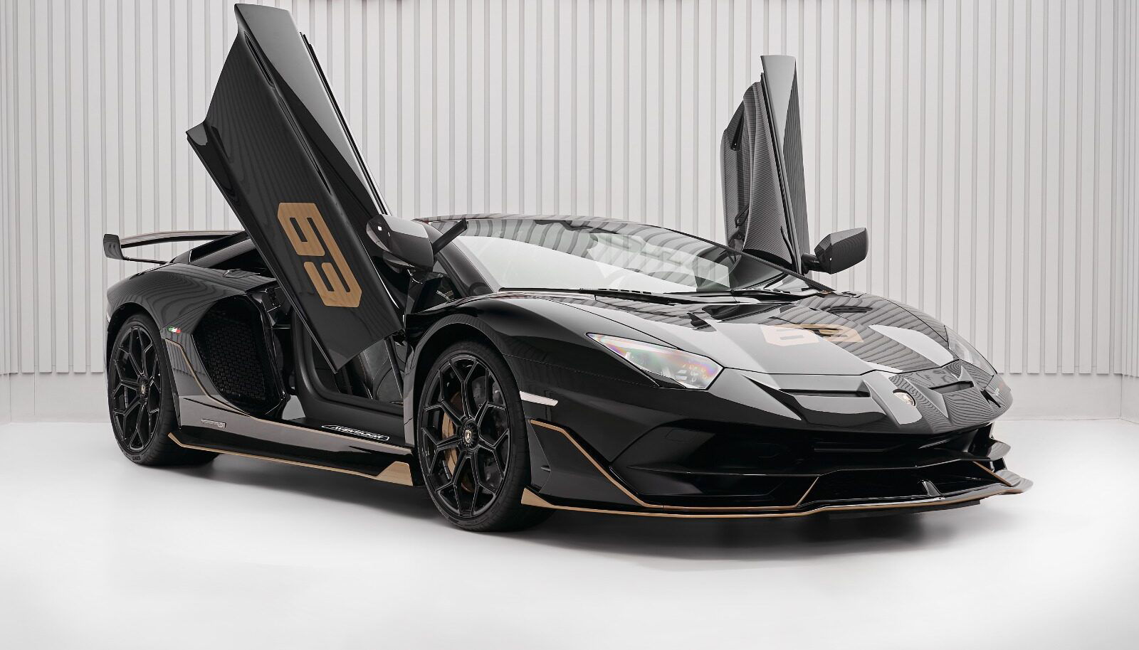 Lamborghini aventador Basic 2023 rental dubai